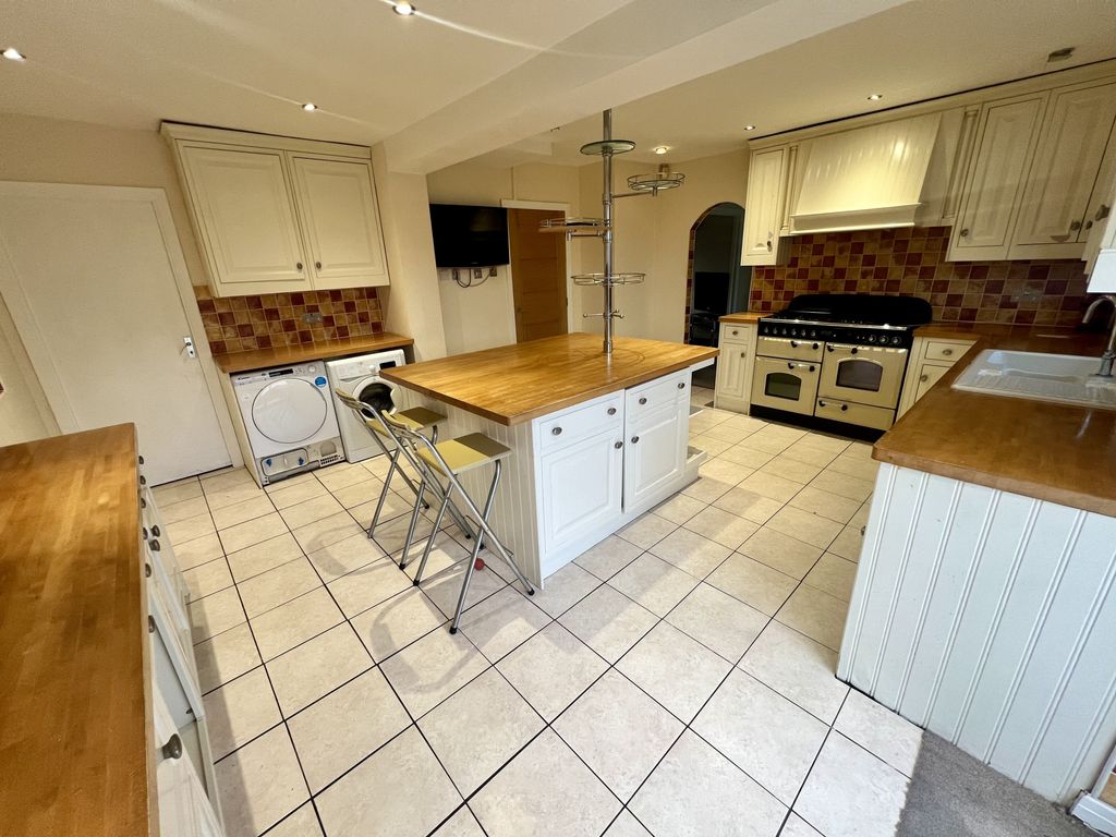 Property photo 3 of 27