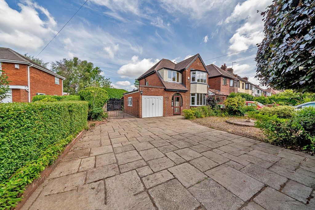 Property photo 1 of 28 Webbs Estate Agents-33.Jpg