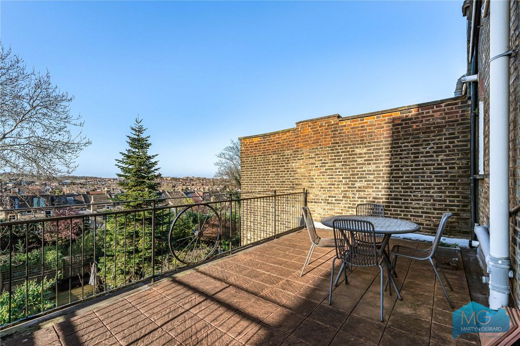 Property photo 2 of 12 Picture No. 18