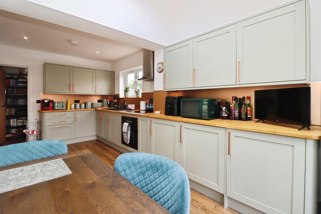 Property photo 2 of 20 Pbox-Img.Jpg