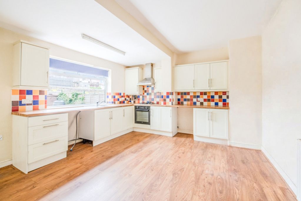 Property photo 3 of 21 Dining Kitchen