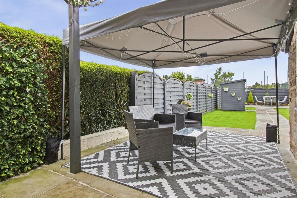 Property photo 2 of 34