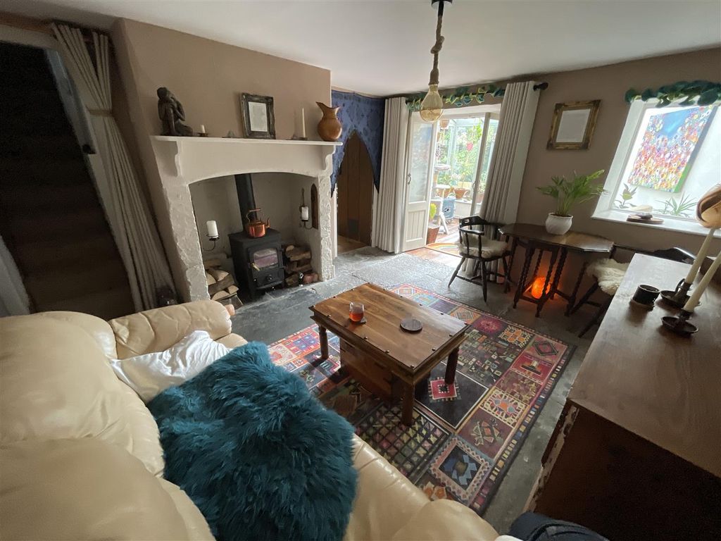 Property photo 2 of 14