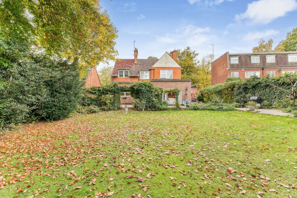 Property photo 2 of 36