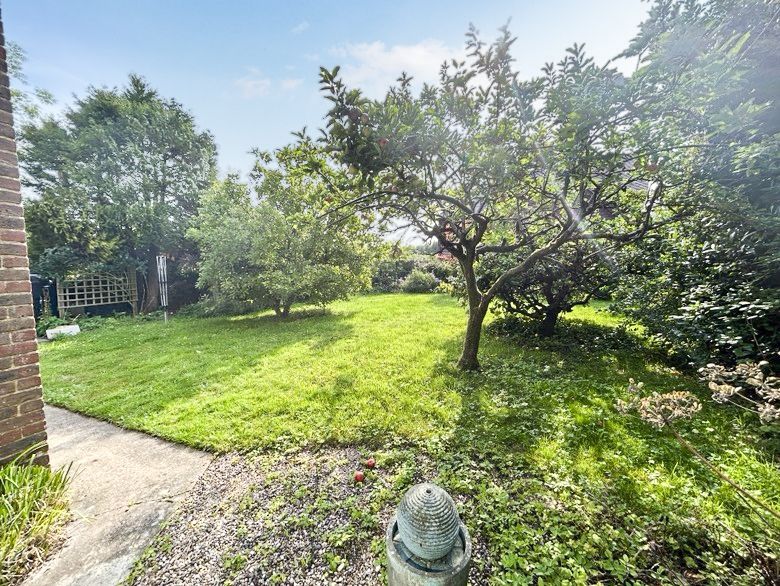 Property photo 3 of 15 Pbox-Garden-319227.Jpg