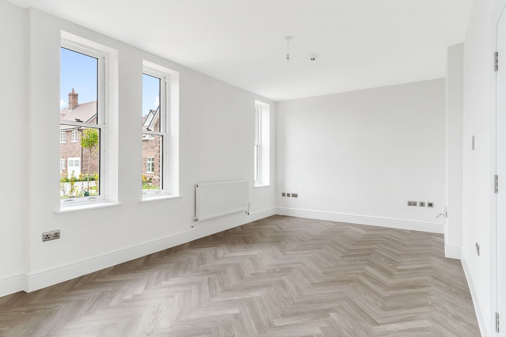 Property photo 3 of 11 Living Room