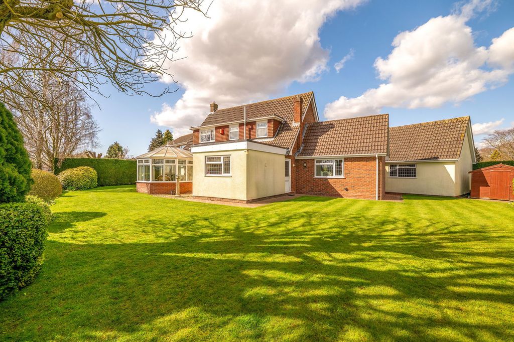 Property photo 2 of 38