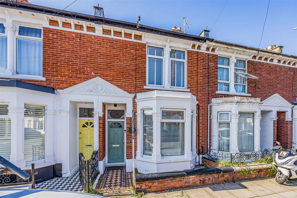 Property photo 1 of 17 Empshott Road, Southsea-Small-Porticomarketing-Nex