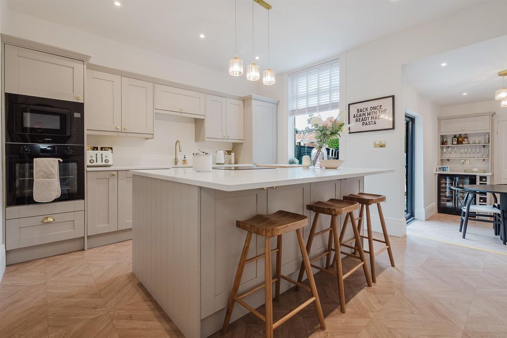 Property photo 3 of 30 Breakfast Kitchen
