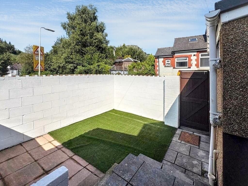 Property photo 3 of 14