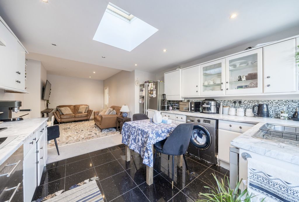 Property photo 3 of 21 1350183-9-68Bf1B0...