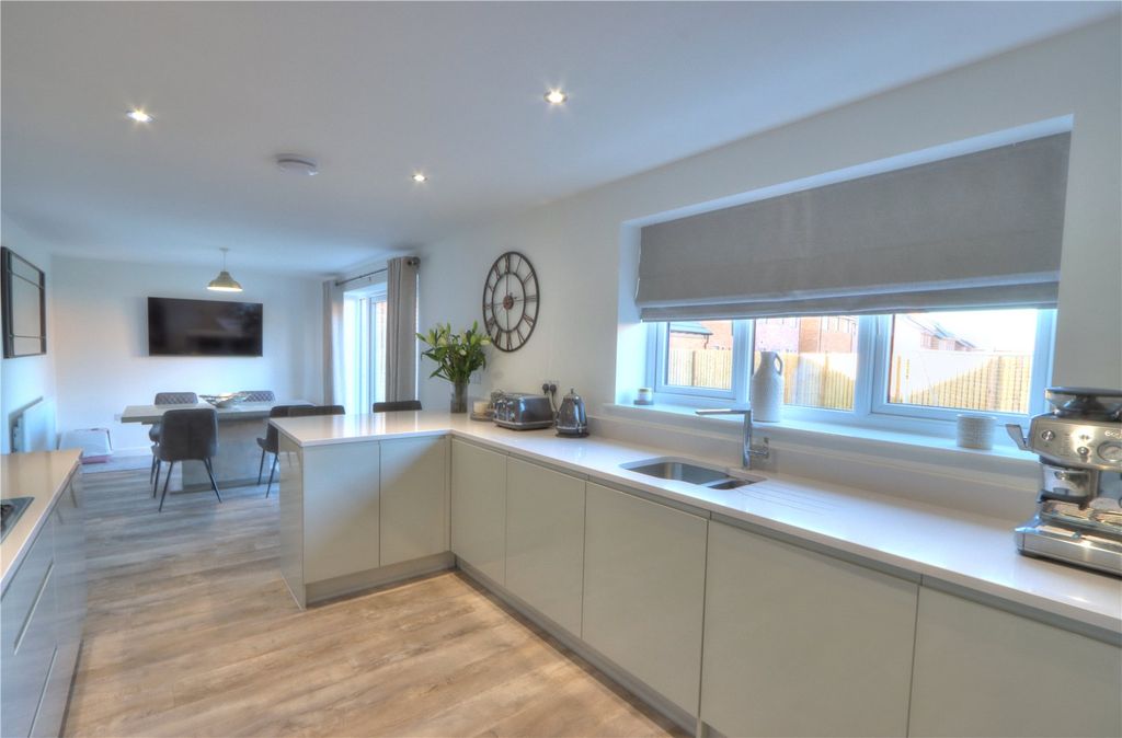 Property photo 2 of 20 Picture No. 19