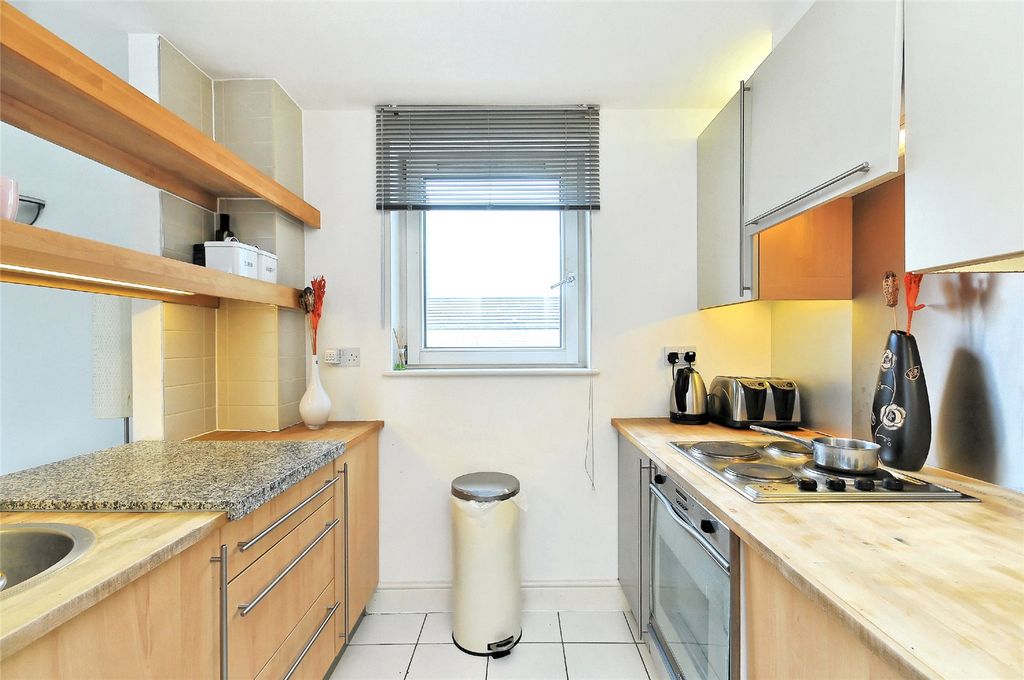 Property photo 3 of 8 Picture No. 14