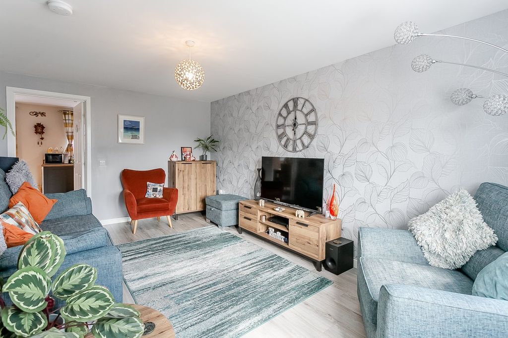 Property photo 3 of 33