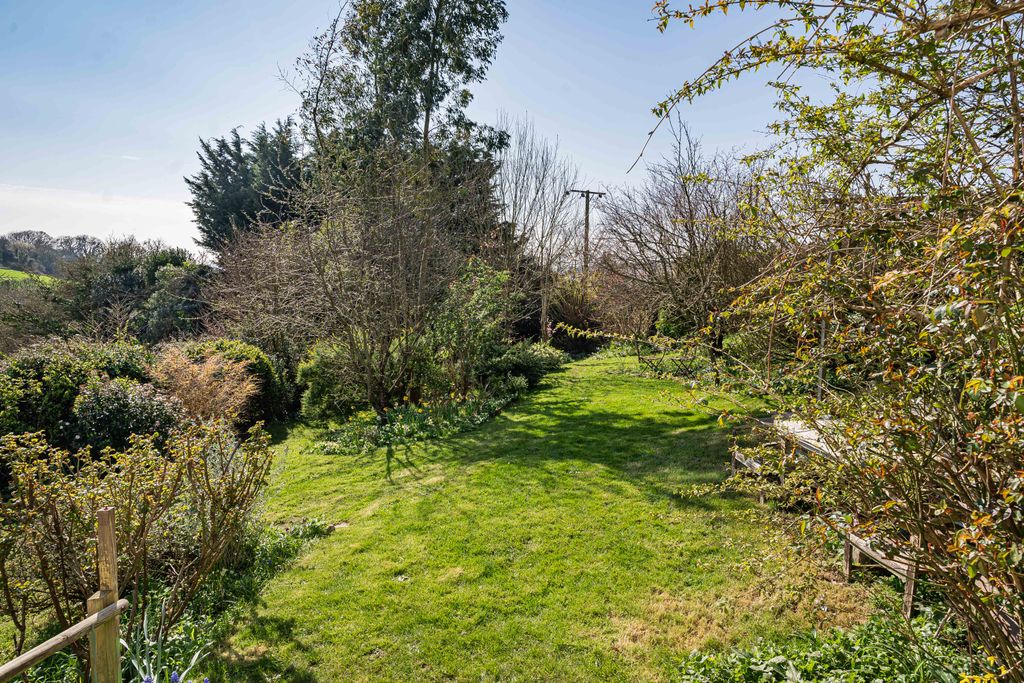 Property photo 2 of 26 Garden (3)