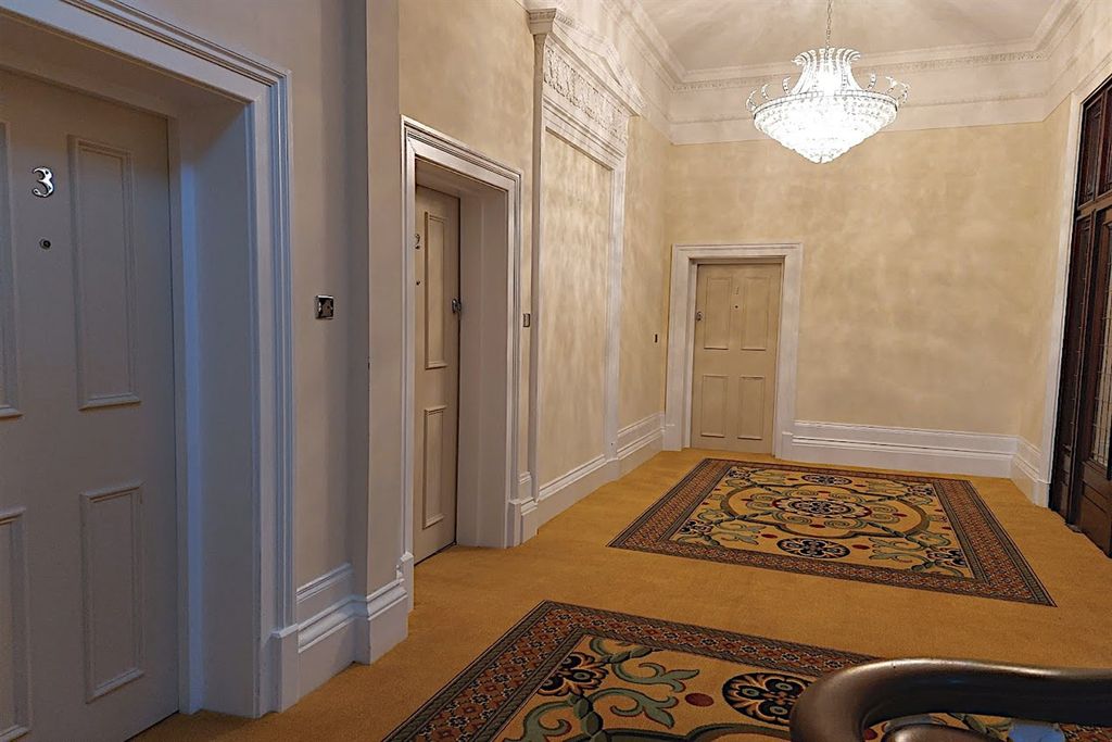 Property photo 2 of 18 Communal Hallway