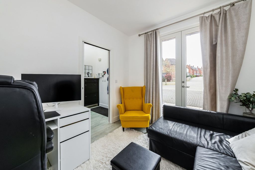 Property photo 3 of 18