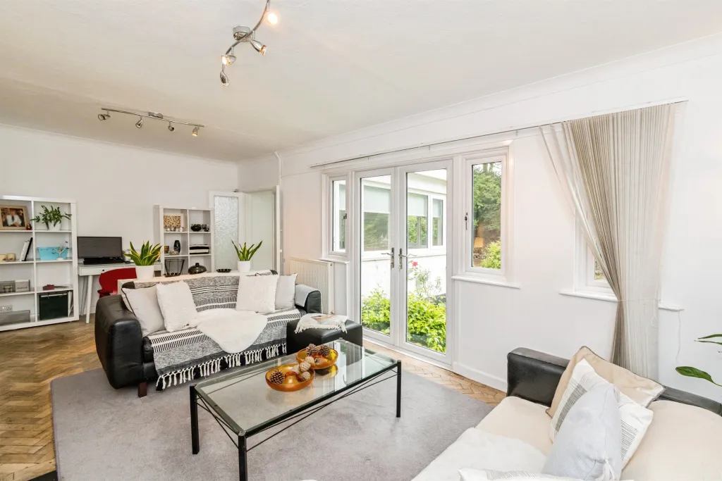 House in Southampton - More