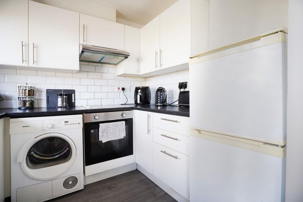 Property photo 3 of 16 4.Jpg