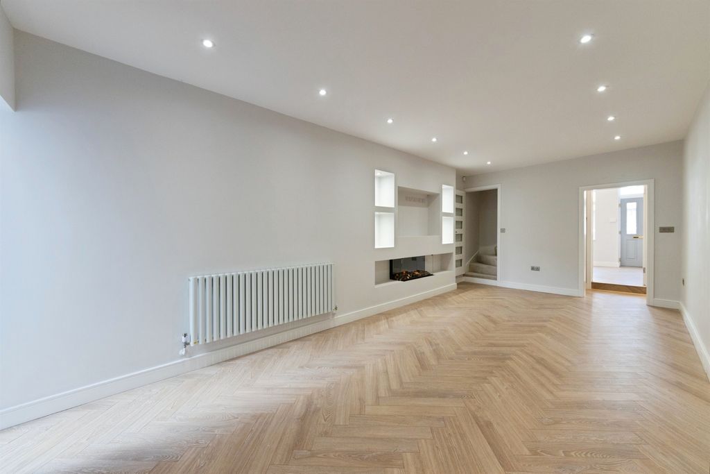 Property photo 3 of 58