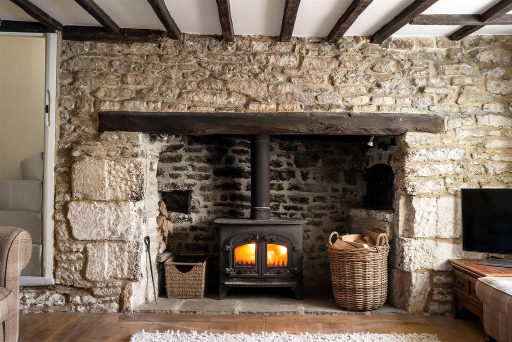 Property photo 3 of 28 13 - Melrose Cottage - Gl54 4Aa - Web.Jpg