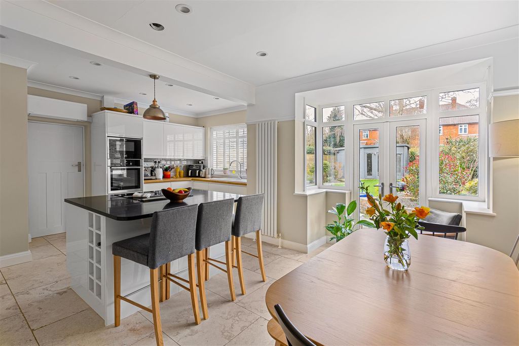Property photo 3 of 35 17_Trentholme_Drive_18.Jpg