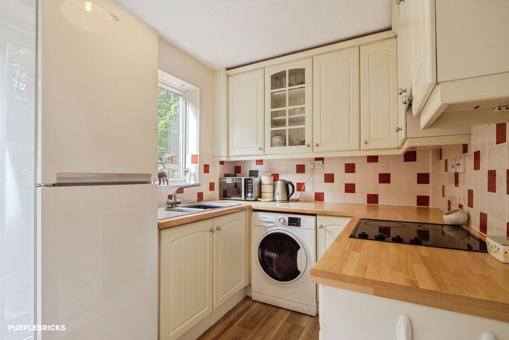 Property photo 3 of 19 Kitchen