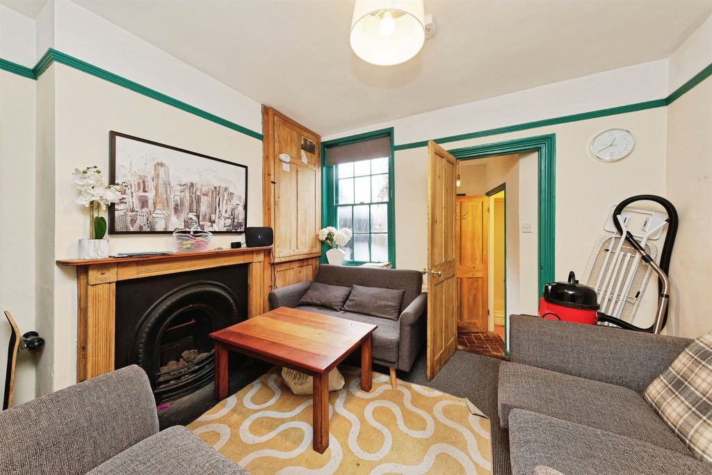 Property photo 3 of 20