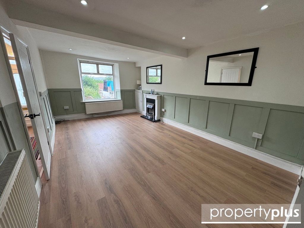Property photo 2 of 15 Picture No. 12