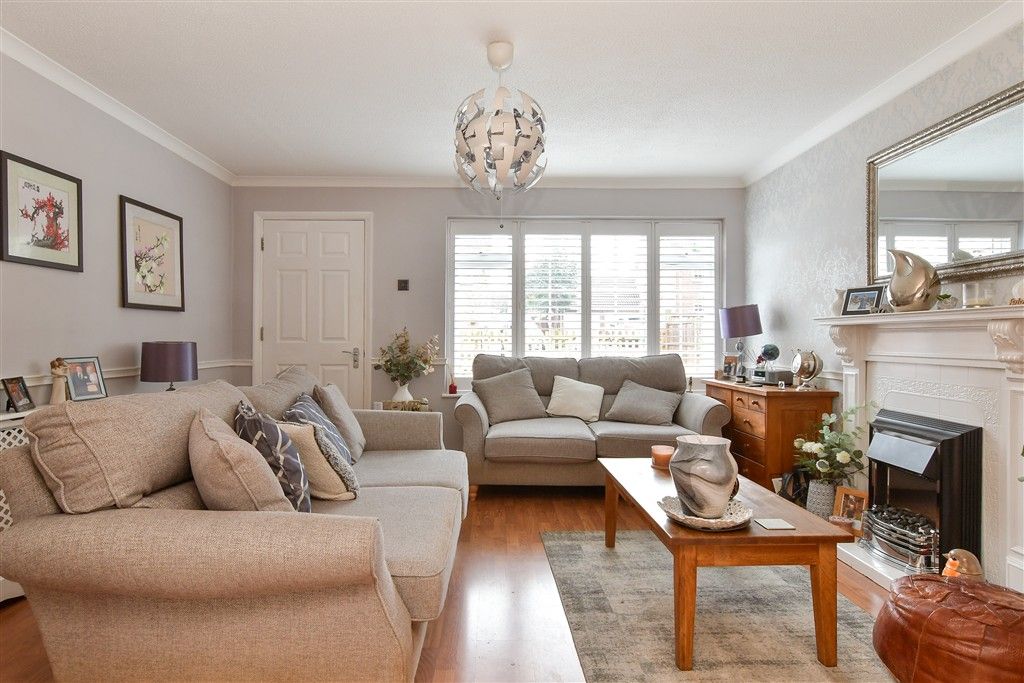 Property photo 2 of 12 Lounge