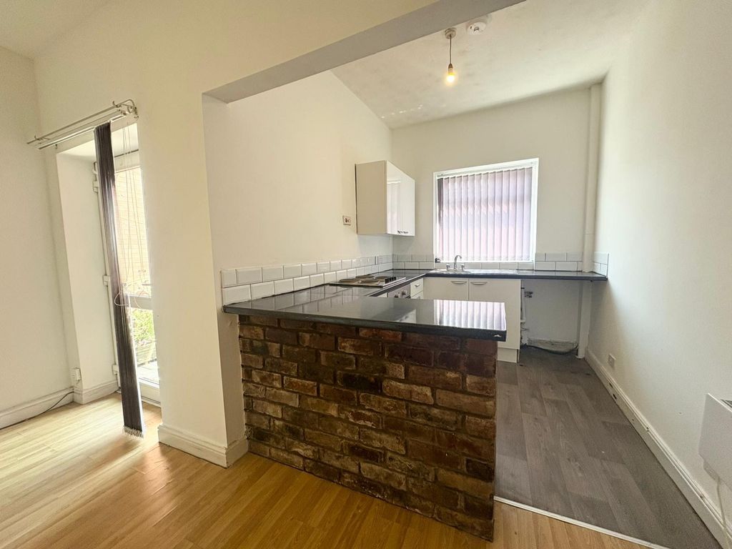 Property photo 3 of 8 Lounge Kitchen