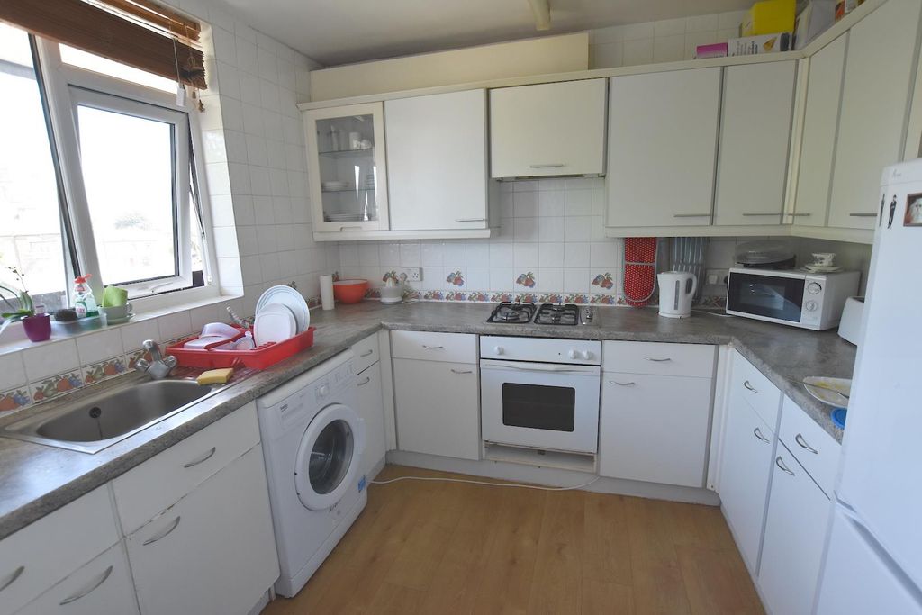 Property photo 1 of 6 Kitchen.Jpg