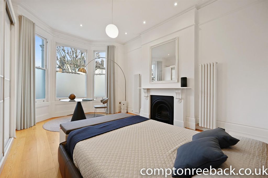 Property photo 3 of 9 Bedroom