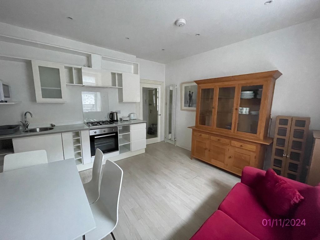 Property photo 1 of 8 Kitchen/Lounge/Dinin