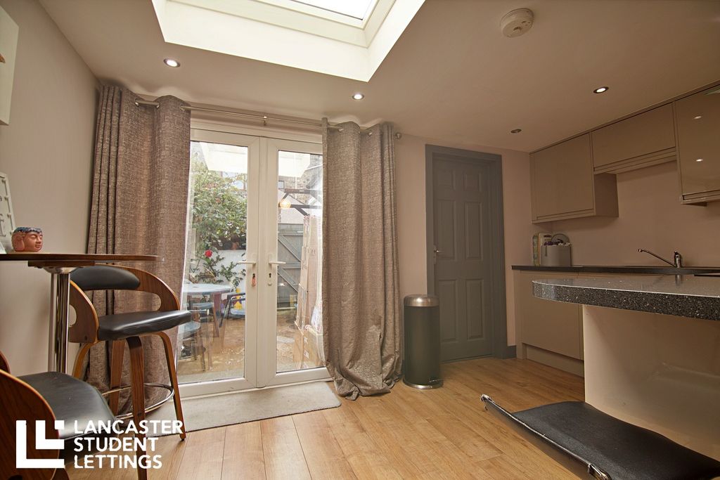 Property photo 3 of 11 Property Photo