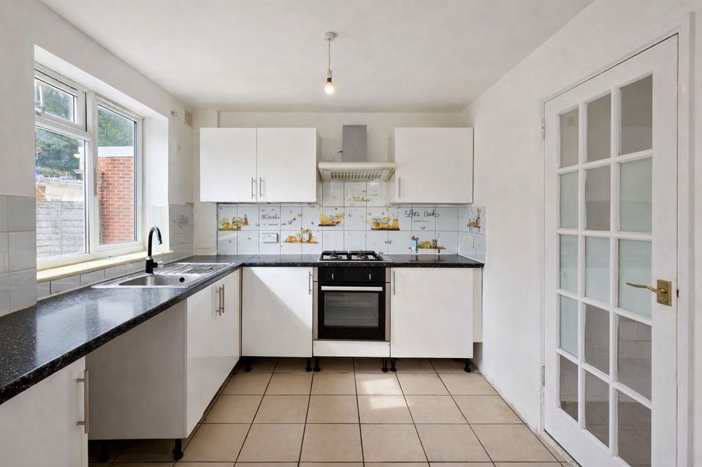 Property photo 3 of 9