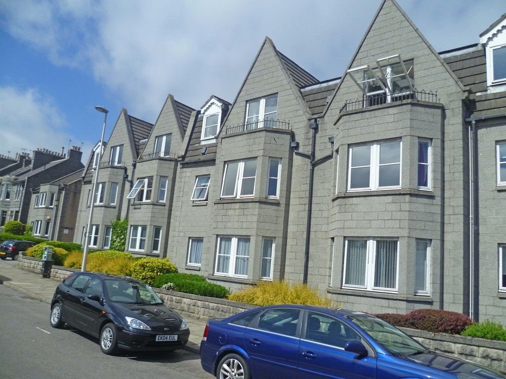 Property photo 1 of 8 Alburygdns11G