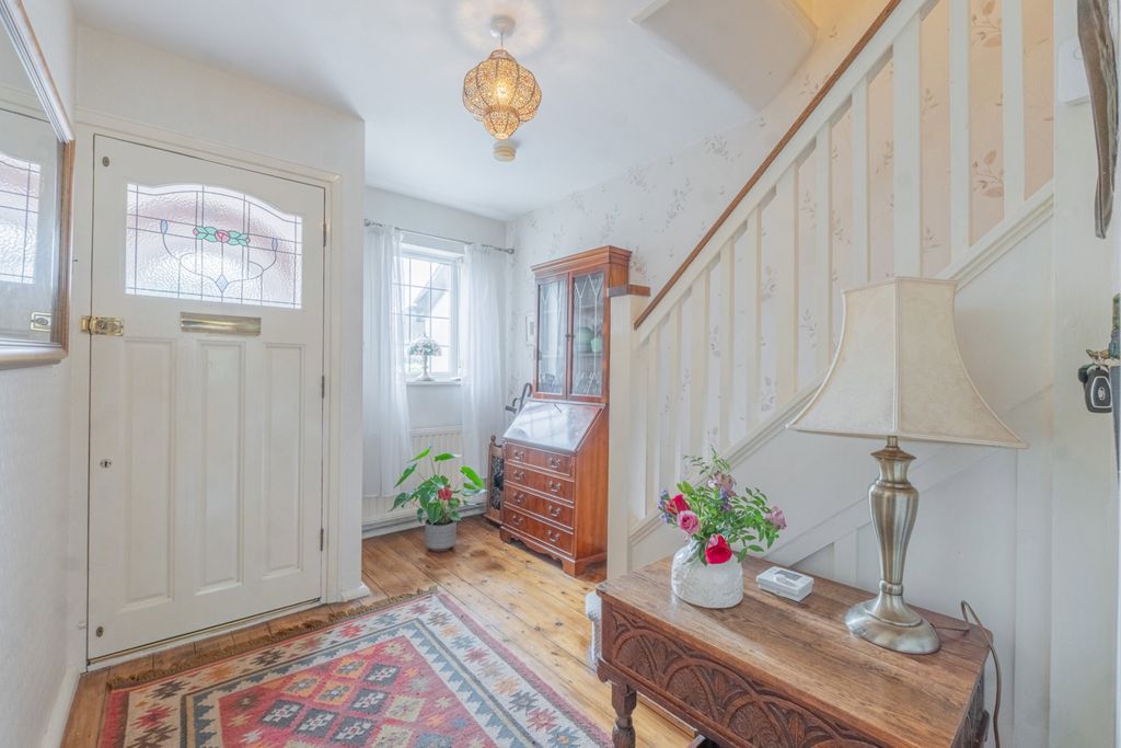 Property photo 2 of 34