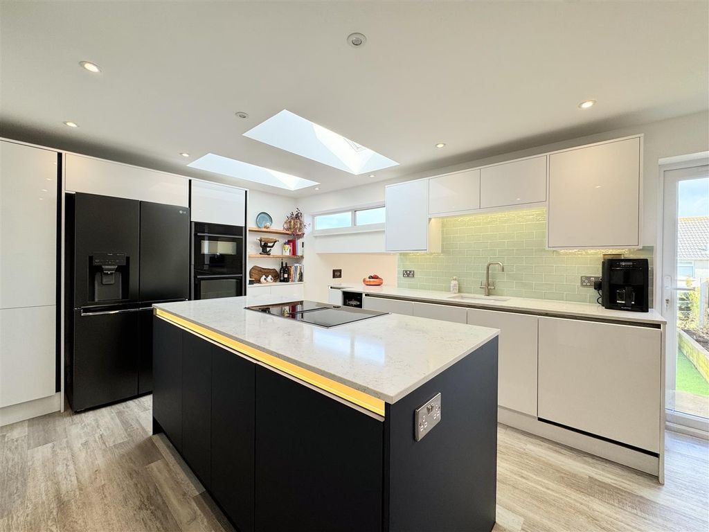 Property photo 3 of 23 Kitchen Diner