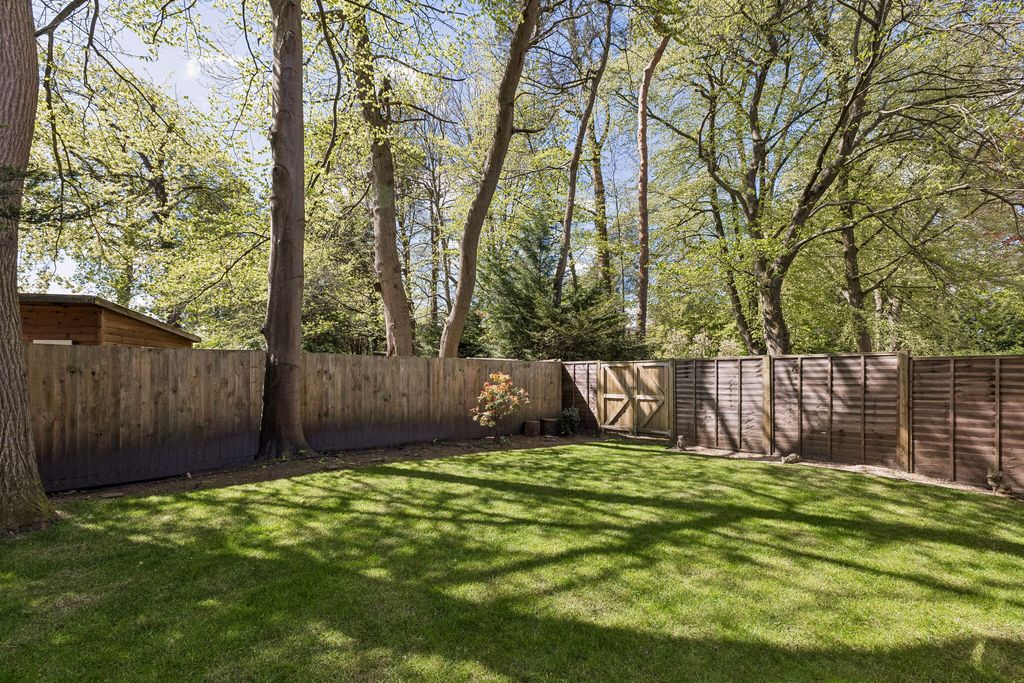 Additional image 12 of 5 bed detached house for saleCoach House Gardens, Fleet GU51