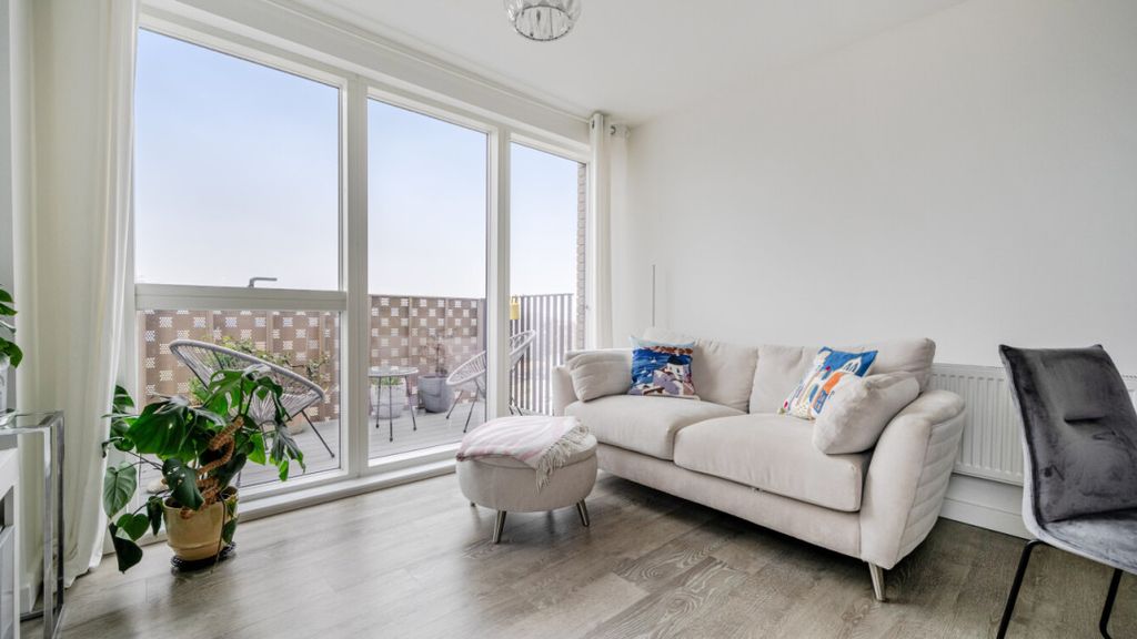 Property photo 2 of 20