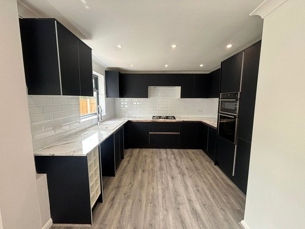 Property photo 3 of 34 Kitchen