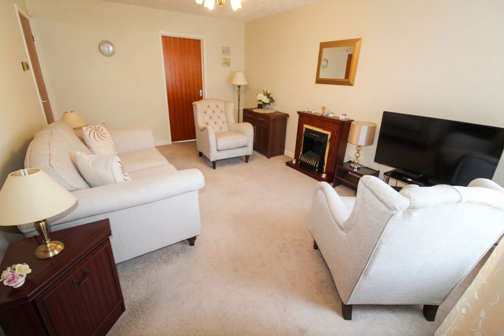 Property photo 2 of 14 Lounge