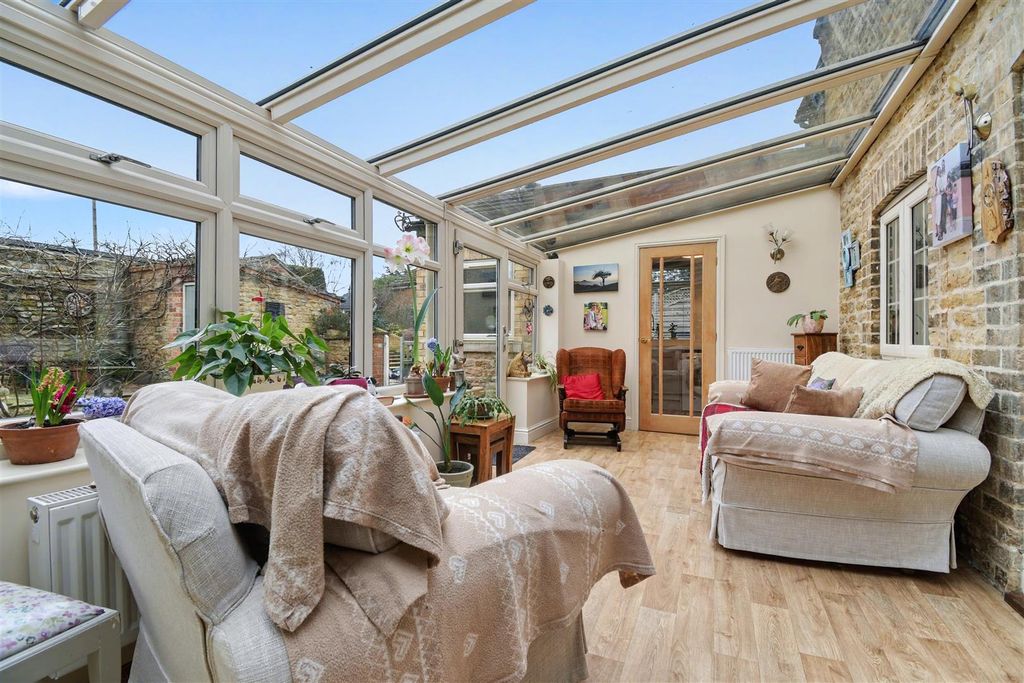 Property photo 3 of 45 Garden Room