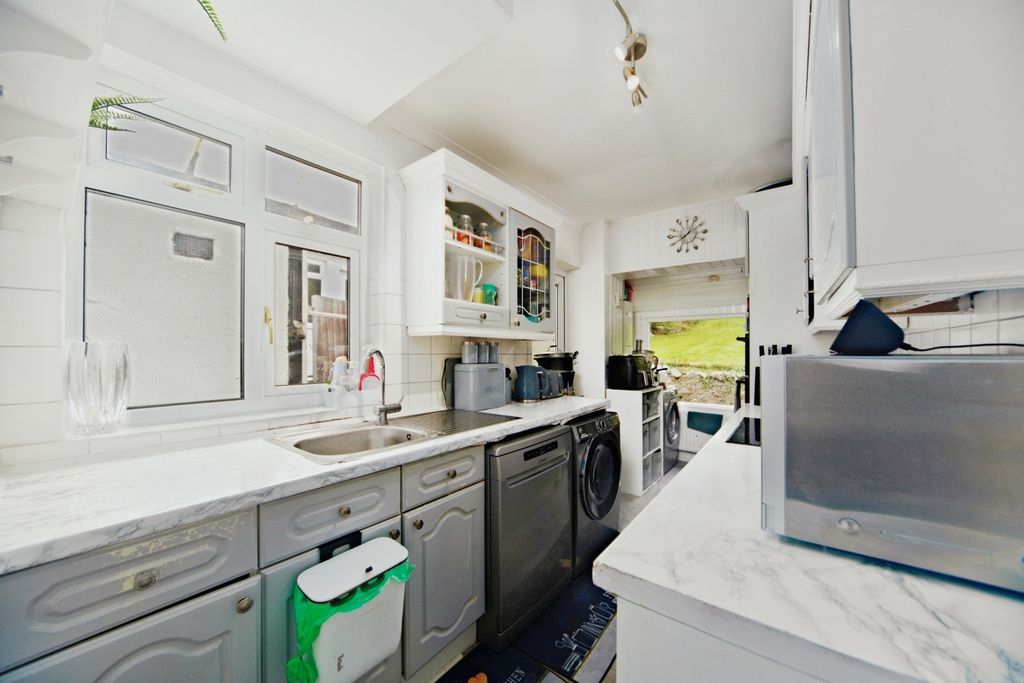 Property photo 3 of 16 Photo