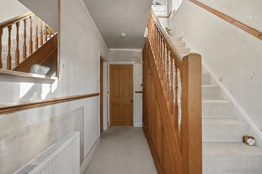 Property photo 3 of 24 Entrance Hall_2.Jpeg