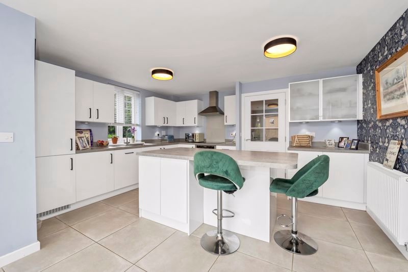 Property photo 3 of 25 Kitchen/Breakfast Room