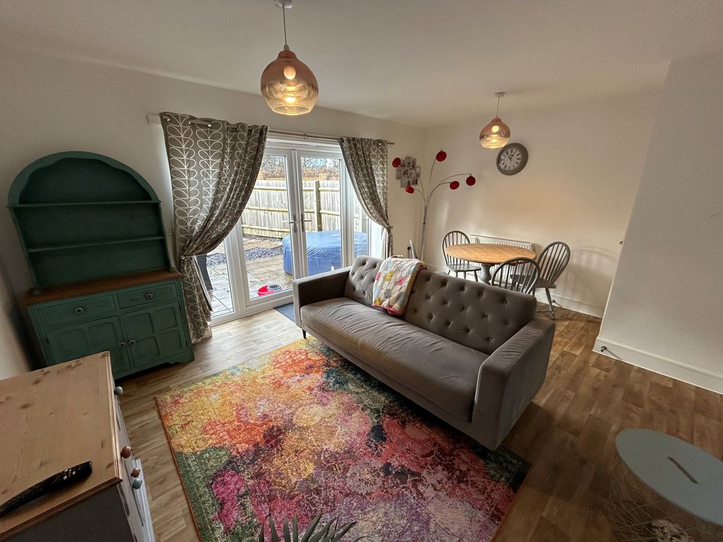 Property photo 3 of 13 Lounge 2