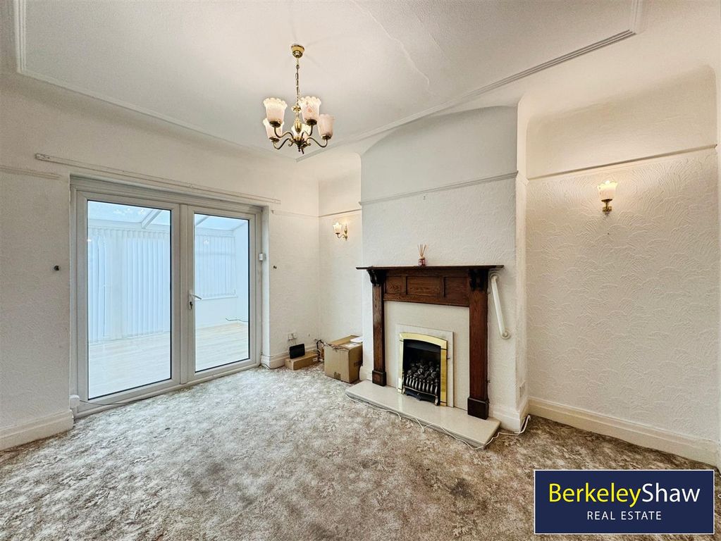 Property photo 3 of 18 Dining Room