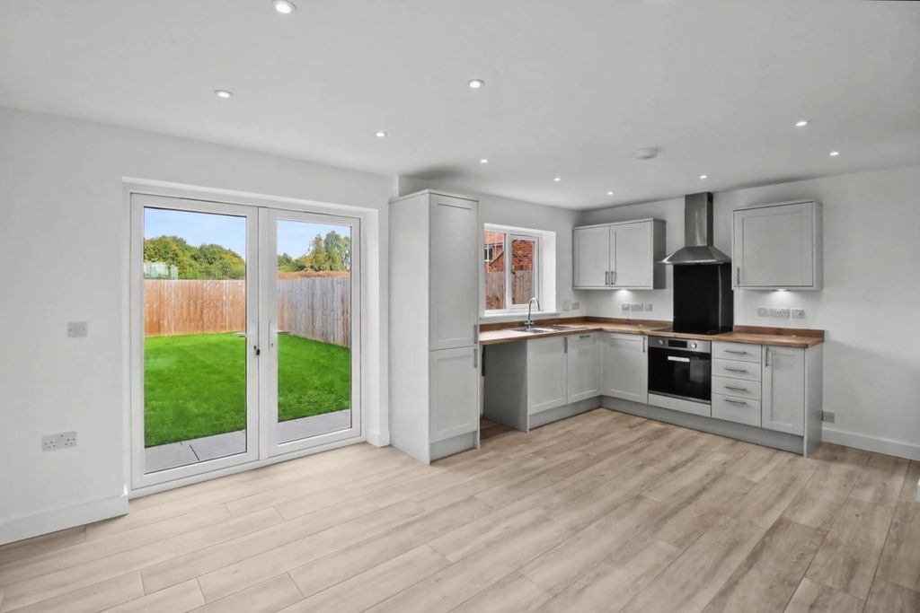 Property photo 2 of 17 Kitchen Diner